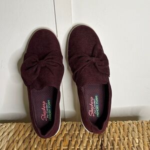 Skechers‎ Women's Dark Burgundy Bow Sneakers size 8